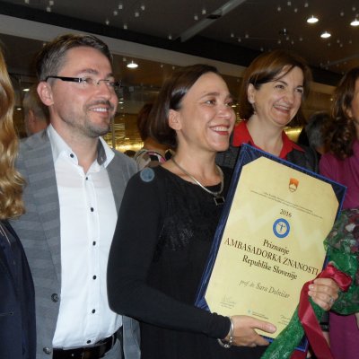 Professor Sara Dolnicar receives her award in Slovenia